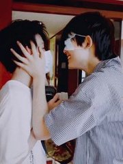 男生和女生打扑克拔萝卜